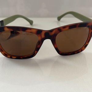 Converse tortoise pattern sunglasses new